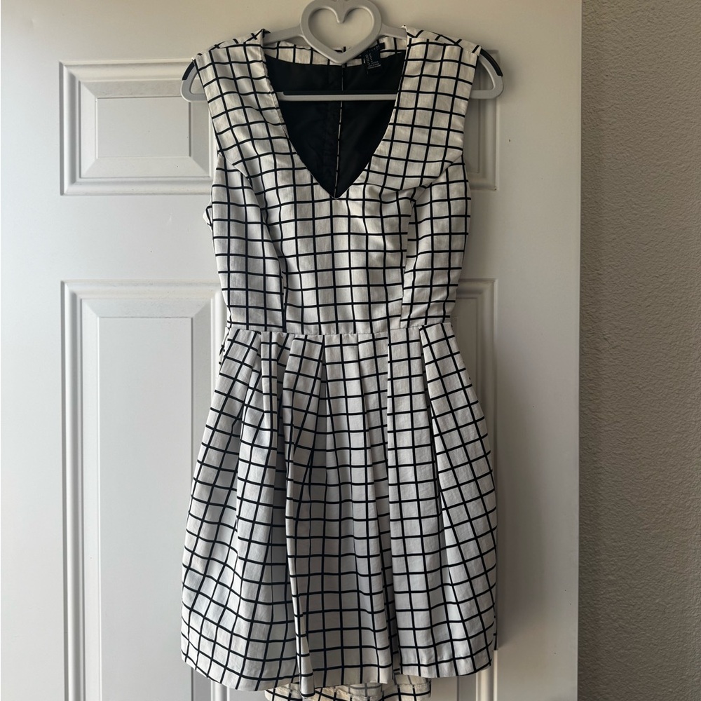 Forever 21 Black and White Pleated Mini Dress